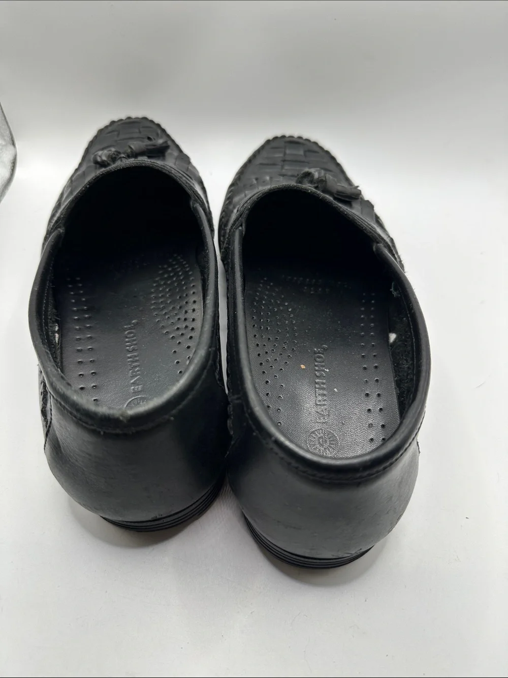 Earth Shoe Black Leather Tassel Loafers for Men dose 10.5